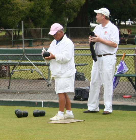 Game on: Lawn bowlers battle by the lake - Oakland North