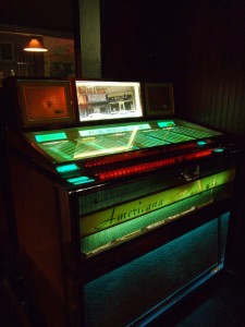 Bar loyalists bemoan the rise of the Internet jukebox - Oakland North