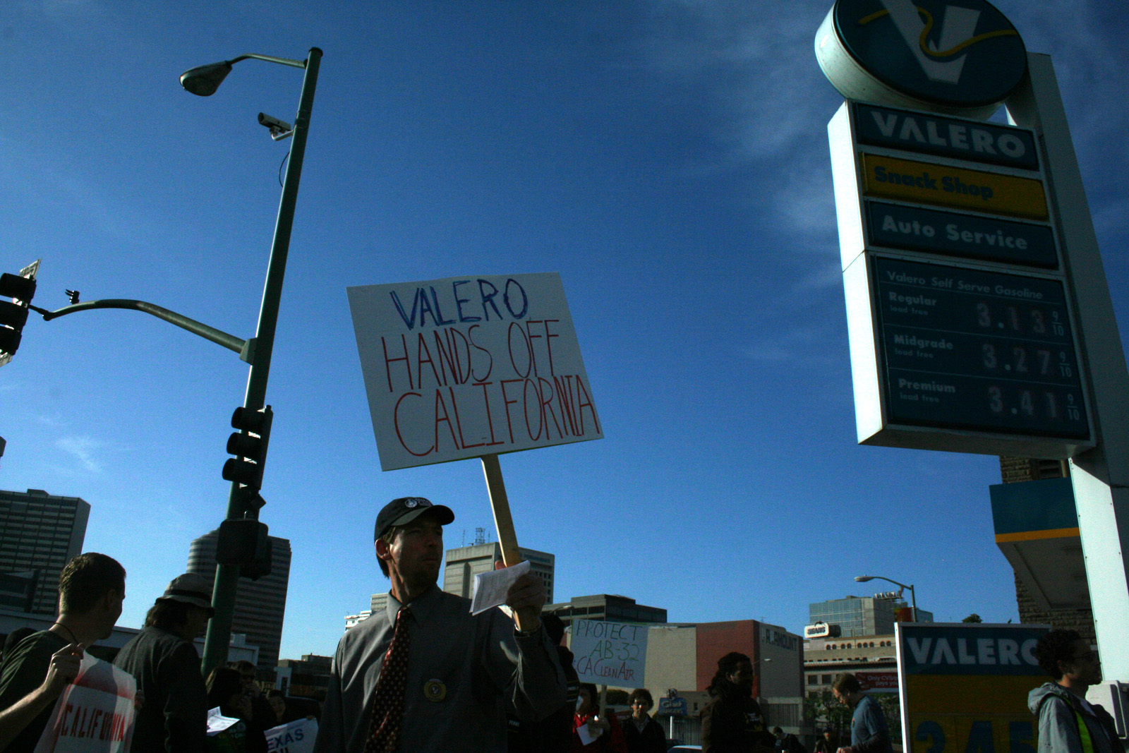 Residents protest “Dirty Energy Proposition” Oakland North
