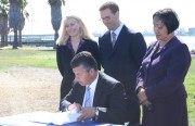 Acting Governor Maldonado signs Oak to Ninth land swap agreement