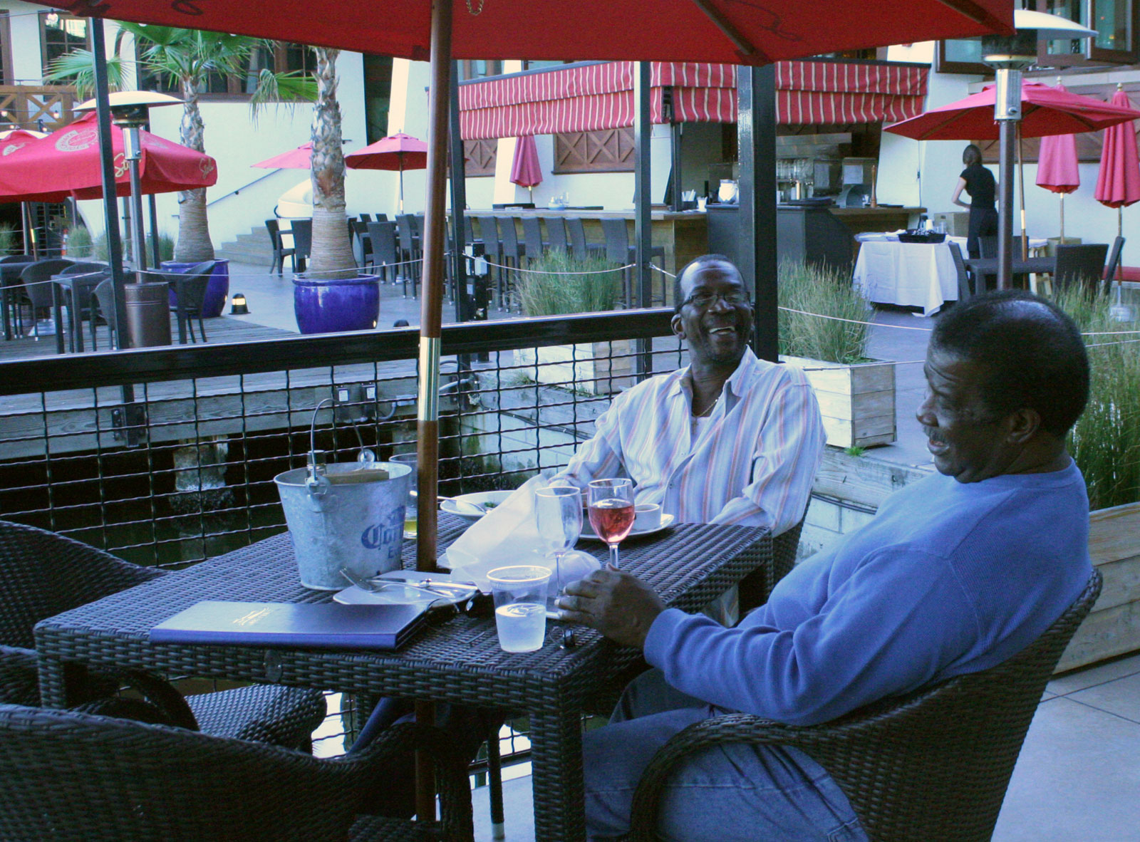 Fall temperatures hit 80 degrees in Oakland Oakland North