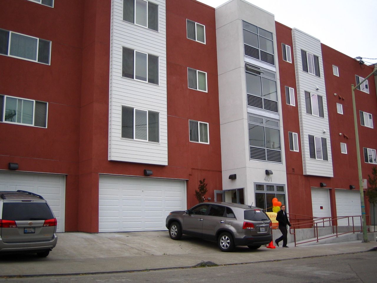 Oakland apartment building opens doors to low-income families | Oakland