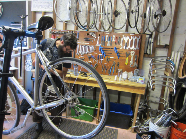 rei bike repair shop