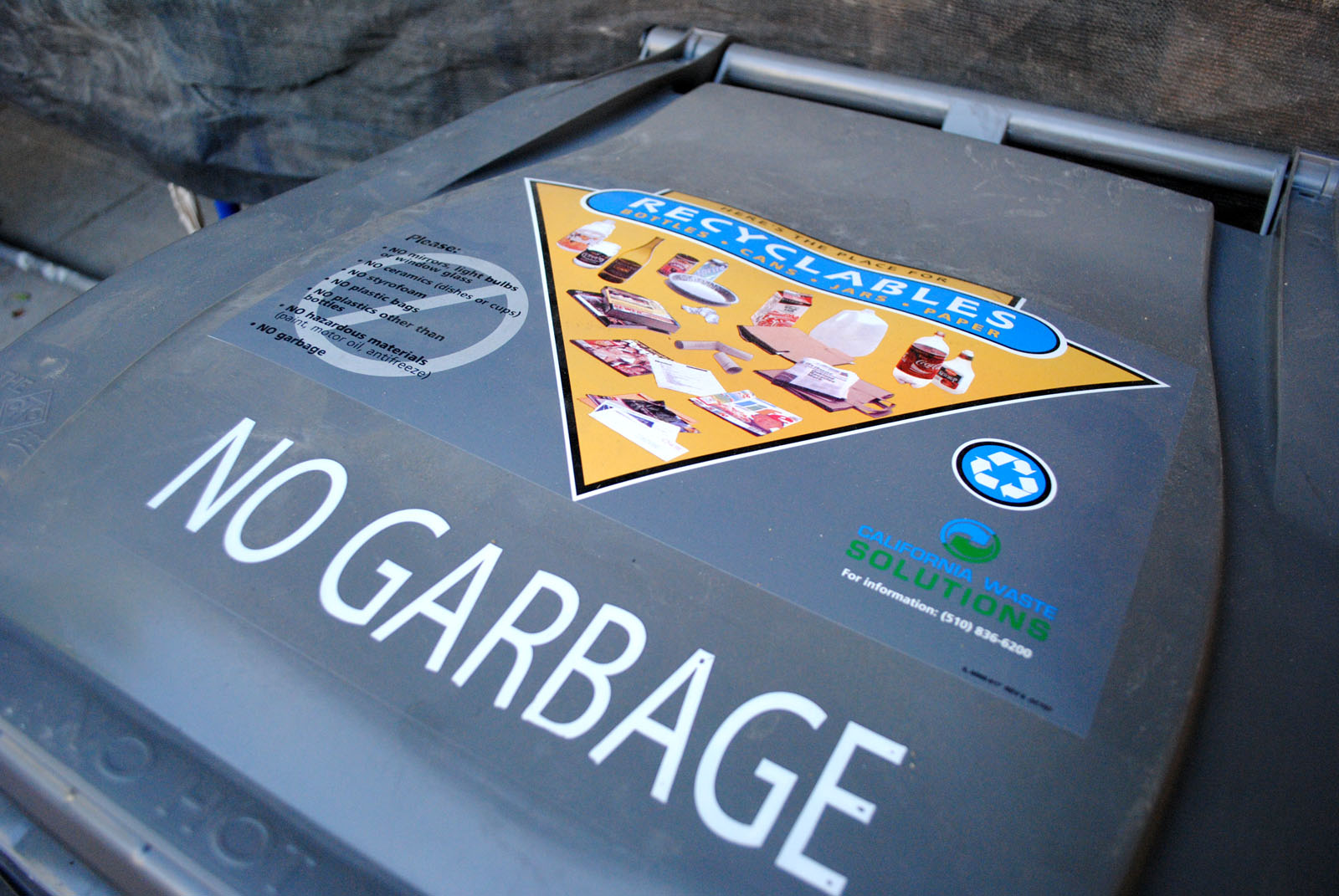 Alameda County moves a step closer to mandatory recycling, banning