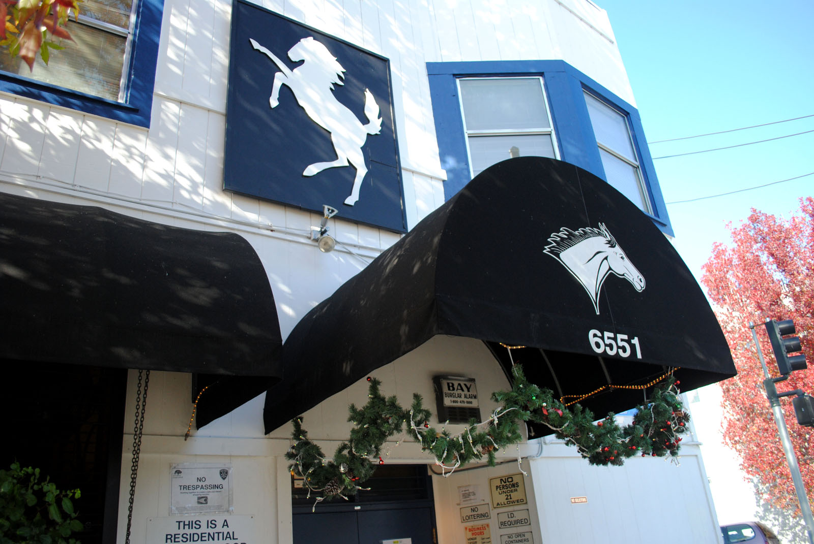 The Nightcap: The long-running, legendary White Horse Inn - Oakland North