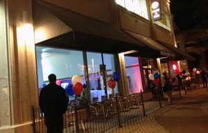 Election night at Z Cafe and Bar on 27th and Broadway in Oakland. Photo by Angela Hart.