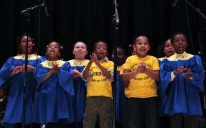 The Oakland Spirit Orchestra, featuring the MLK Elementary School Choir, led the audience in a few spirited songs.