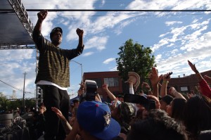 Keak Da Sneak raps to an enthusiastic crowd. Photo by James Reddick.