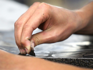 A student creates a lithographic print.