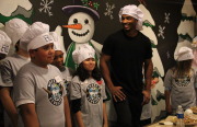 Rod Streater poses with diabetic children at Whole Foods. Photo by Naomi Nishihara