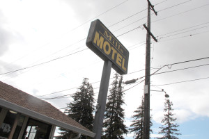 The Mills Motel is located at 4500 MacArthur Boulevard. Photo by Teresa Cotsirilos