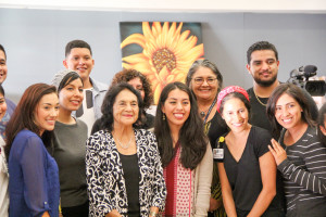 Huerta poses with Latina/o students. Photo by Akira Kumamoto.