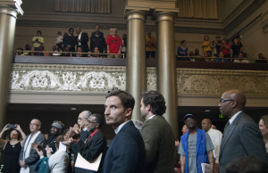 At the city council meeting, those against the transportation of coal through Oakland stood up to show their stance.