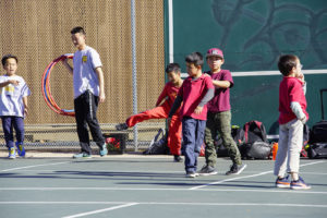 Children play on the tennis courtyard as part of PE class at Lincoln Square Park on Thursday October 13, 2016. (Yesica Prado/Oakland North)
