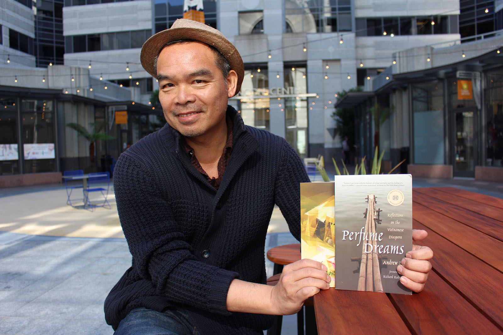 Vietnamese American writer speaks in Oakland about growing up as a