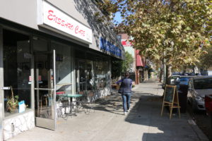 Less than a month ago, Roberto partnered with Nesanet Tamirue and her family (who run Enssaro, a popular Ethiopian eatery) and Fadoe Arahimi, a local businessman, to start serving food at the café.