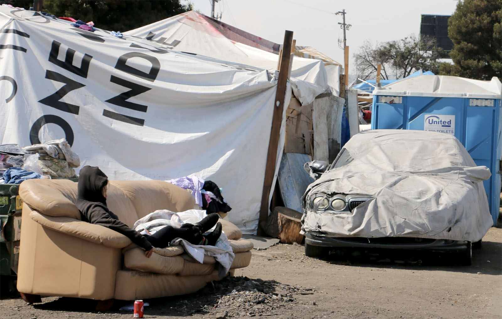 Abandoned or lost? Oaklanders living in cars have homes towed away