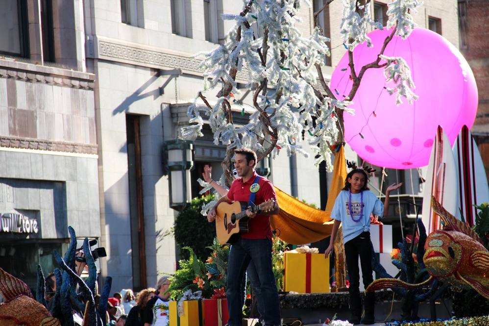 Children's holiday parade marches through downtown Oakland Oakland North