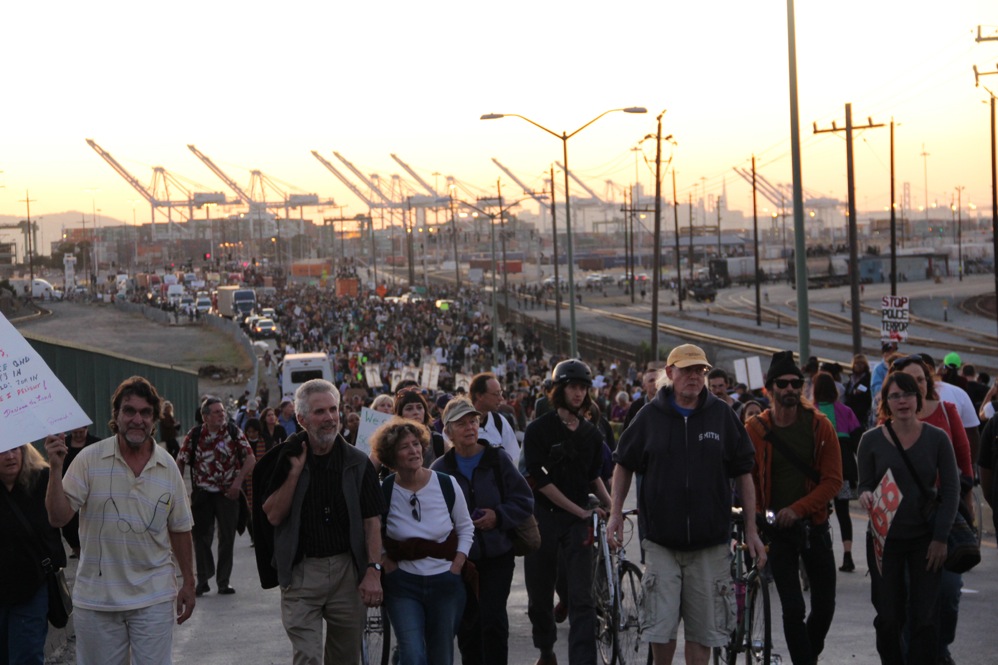 As night falls, protesters shut down Port of Oakland – Oakland North